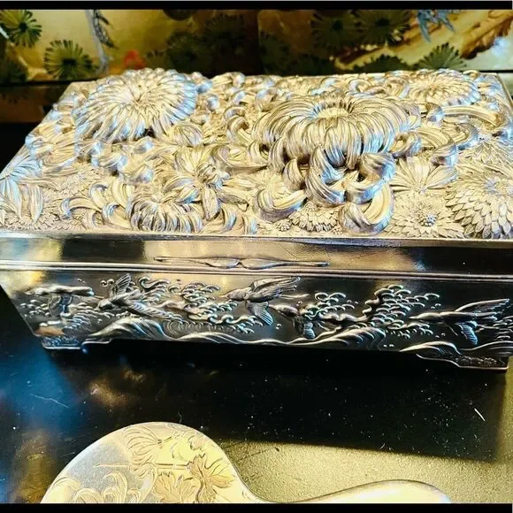 ♥️ Japanese Meiji Silver Chrysanthemum Box High Relief Repoussé Antique